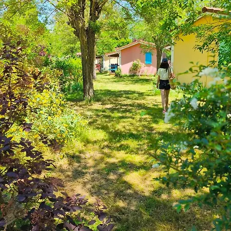 Camping Confortable Avec Terrasse - 7 Pers. - Api-1-52-1940 *