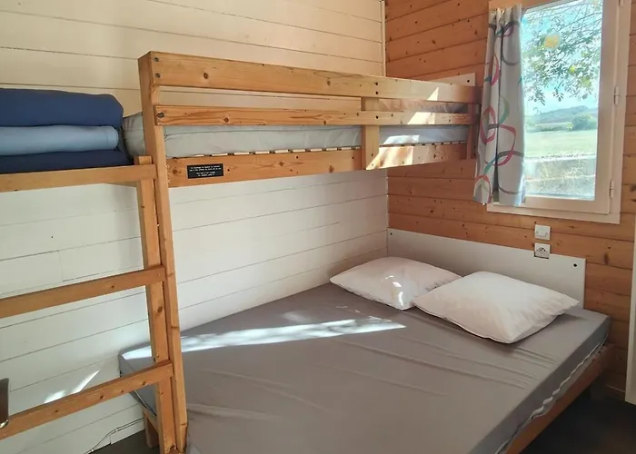 Confortable Avec Terrasse - 7 Pers. - Api-1-52-1940 * Montlaur (Aveyron)