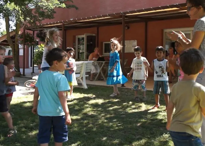 Camping Confortable Avec Terrasse - 7 Pers. - Api-1-52-1940